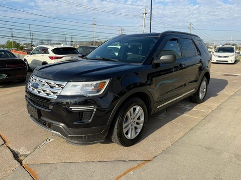 Used 2019 Ford Explorer XLT AWD/4WD image 6
