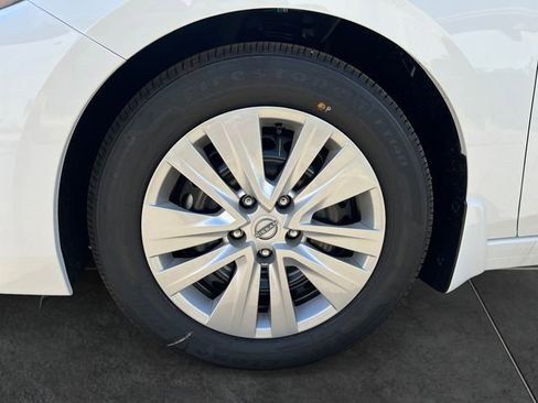 Used 2025 Nissan Sentra S FWD image 9