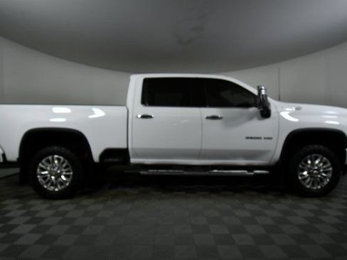 Used 2022 Chevrolet Silverado 3500 High Country w/ Z71 Off-Road Package AWD/4WD image 15