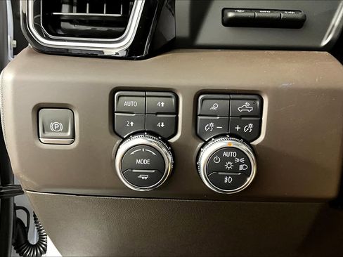 Used 2025 GMC Sierra 2500 Denali w/ Denali Reserve Package image 13