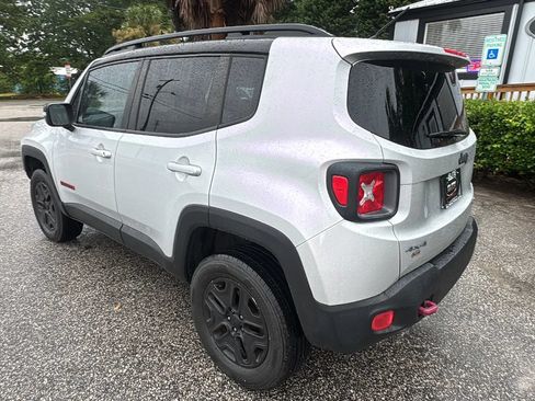 Used 2017 Jeep Renegade Trailhawk AWD/4WD image 11