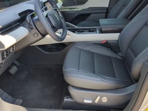 New 2025 Lincoln Nautilus Premier image 11