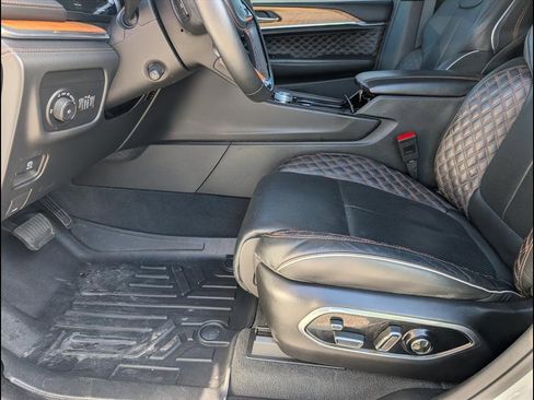 Used 2024 Jeep Grand Cherokee Summit image 12