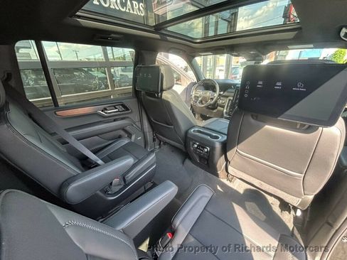 Used 2025 GMC Yukon XL Denali w/ Denali Reserve Package AWD/4WD image 23