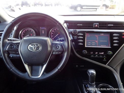 Used 2018 Toyota Camry SE w/ Convenience Package image 10