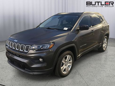 Used 2022 Jeep Compass Latitude FWD image 1