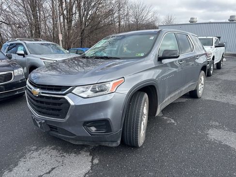 Used 2020 Chevrolet Traverse LS image 2