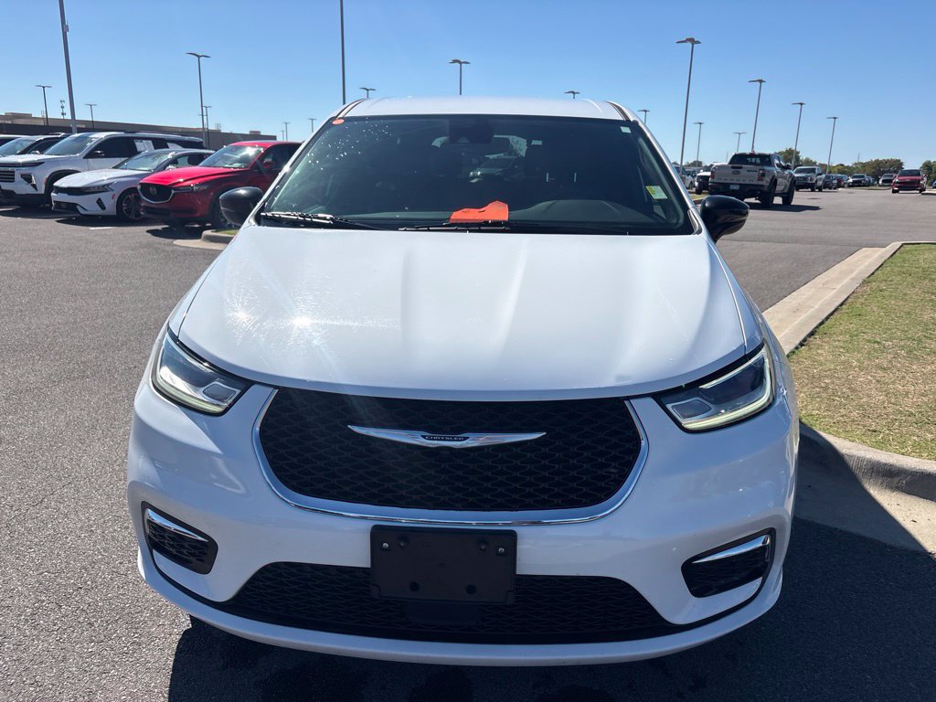 Used 2025 Chrysler Pacifica Select FWD image 8