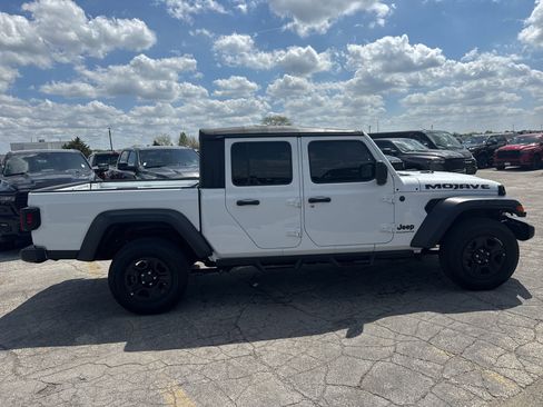 Used 2025 Jeep Gladiator Sport AWD/4WD image 5