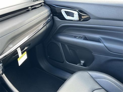 New 2026 Jeep Compass Limited image 17