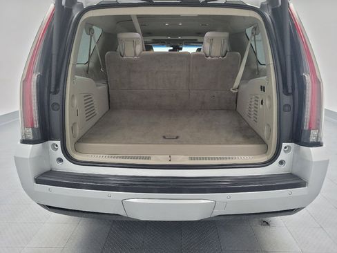 Used 2018 Cadillac Escalade ESV Luxury RWD image 29