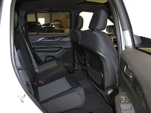 New 2026 Jeep Grand Cherokee Laredo X AWD/4WD image 32