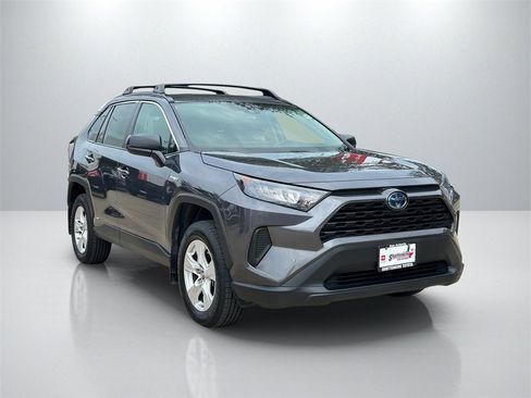 Used 2020 Toyota RAV4 LE image 3