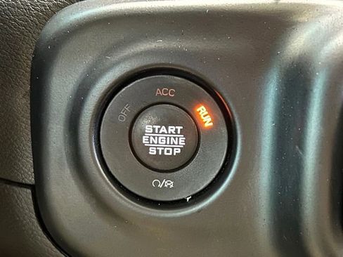 Used 2021 Jeep Wrangler Unlimited Sahara image 32