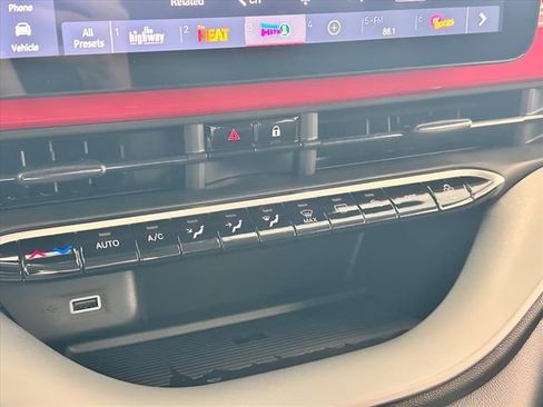 New 2024 FIAT 500 e (RED) image 10