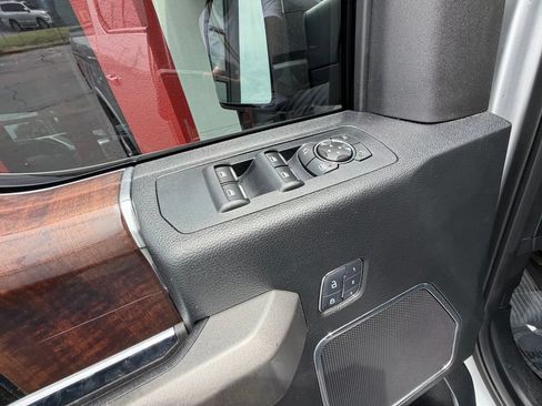 Used 2017 Ford F150 Platinum w/ Equipment Group 701A Luxury AWD/4WD image 14