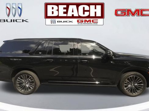 Used 2025 Cadillac Escalade ESV Sport Platinum AWD/4WD image 2
