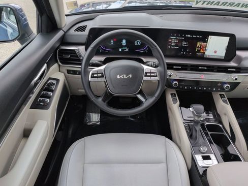 Used 2025 Kia Telluride S image 17