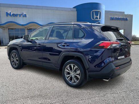 Used 2022 Toyota RAV4 XLE Premium AWD/4WD image 3