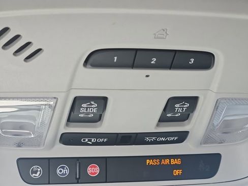 Used 2018 Chevrolet Traverse LT FWD image 25