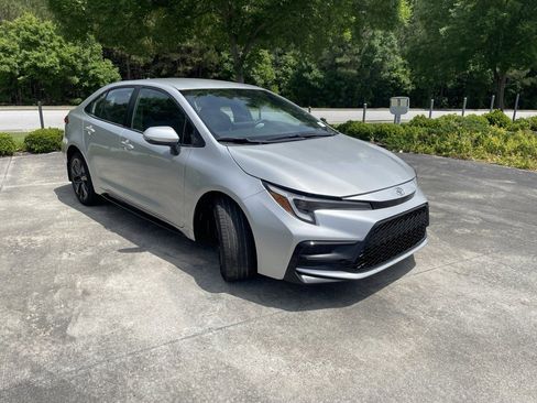 Used 2024 Toyota Corolla SE FWD image 4