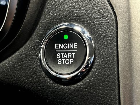 Used 2020 Ford Fusion SE FWD image 22