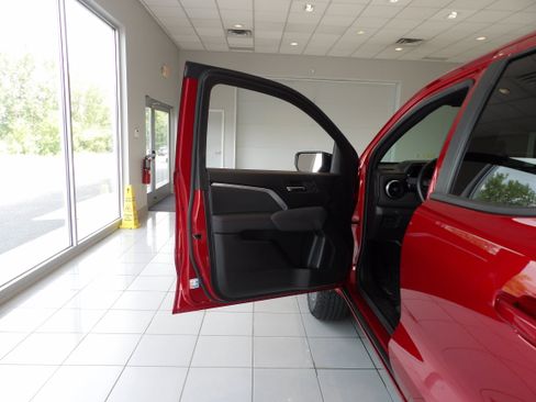 Used 2023 Chevrolet Colorado Z71 w/ Z71 Convenience Package 2 AWD/4WD image 7