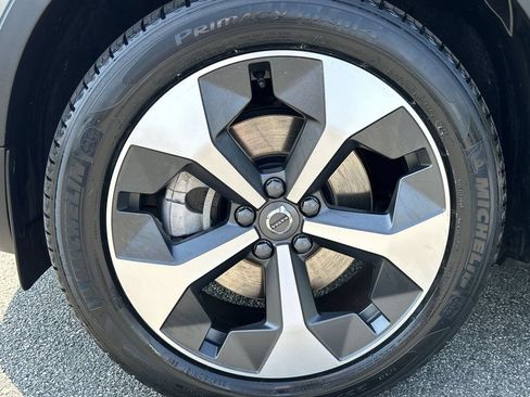 Certified 2025 Volvo XC40 B5 Plus AWD/4WD image 10