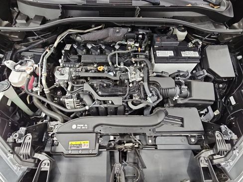 Used 2022 Toyota Corolla Cross L FWD image 38