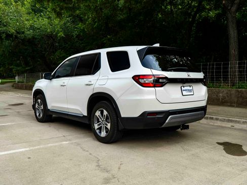 Used 2025 Honda Pilot EX-L image 7