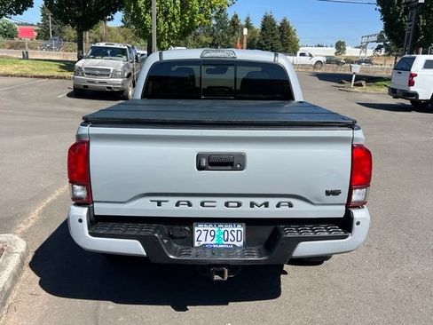 Used 2019 Toyota Tacoma TRD Off-Road AWD/4WD image 6