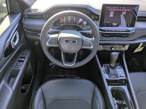 New 2026 Jeep Compass Latitude image 14