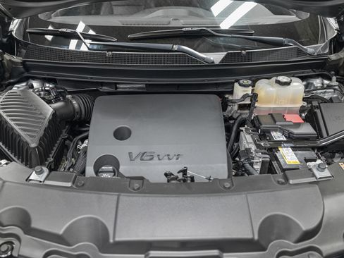 Used 2023 Chevrolet Traverse RS w/ LPO, Floor Liner Package AWD/4WD image 12