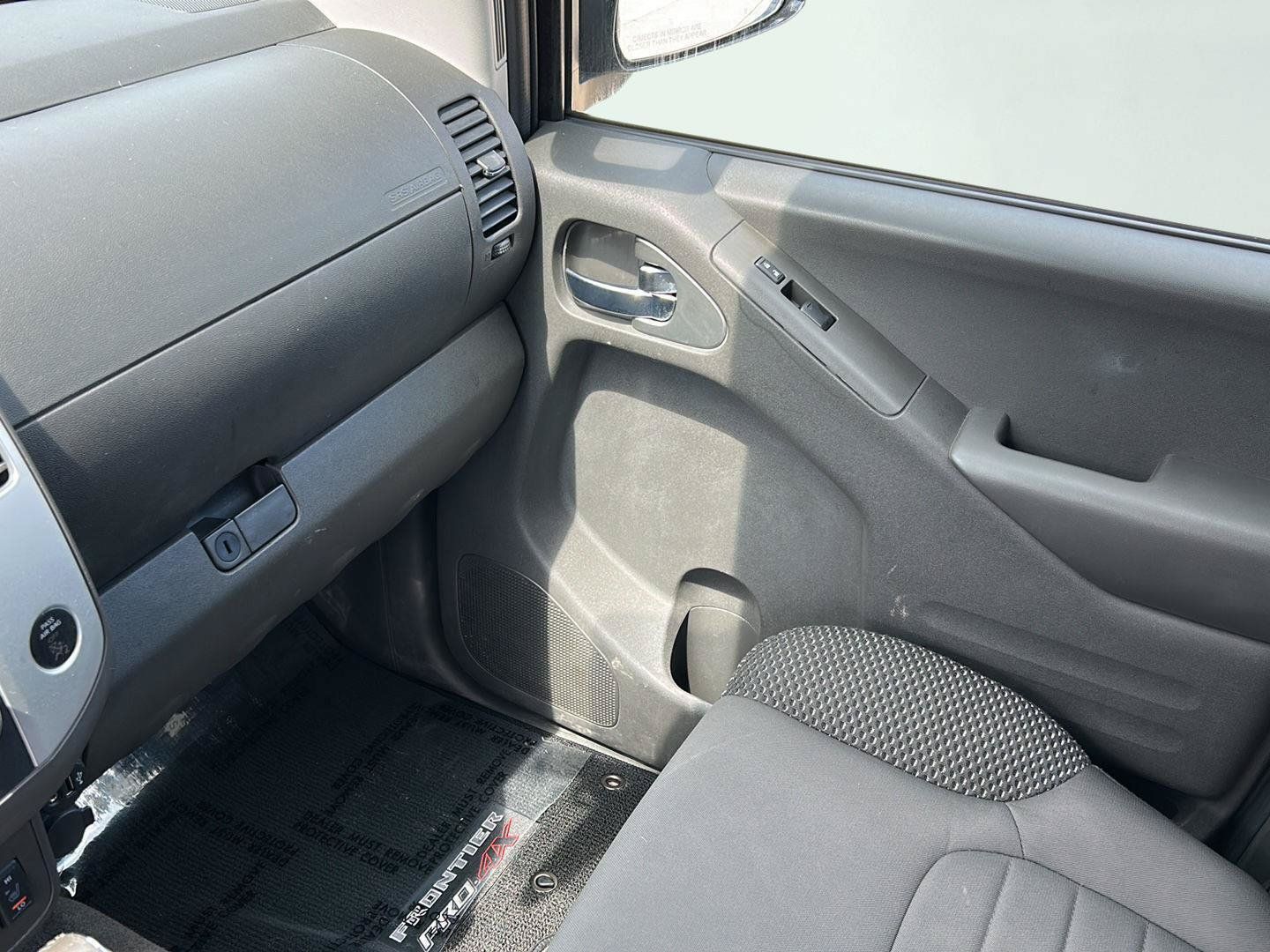 Used 2018 Nissan Frontier PRO-4X AWD/4WD image 19