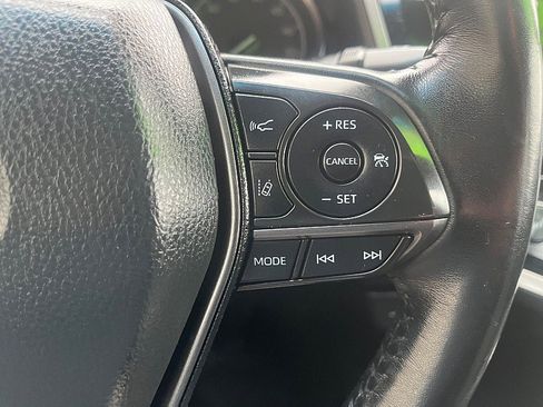 Used 2021 Toyota Camry SE image 38