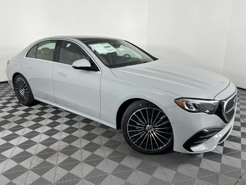 New 2026 Mercedes-Benz E 350 4MATIC Sedan image 2