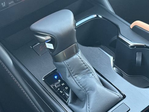 New 2025 Lexus ES 350 Luxury image 17