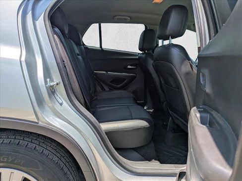 Used 2020 Chevrolet Trax LT w/ LT Convenience Package FWD image 23