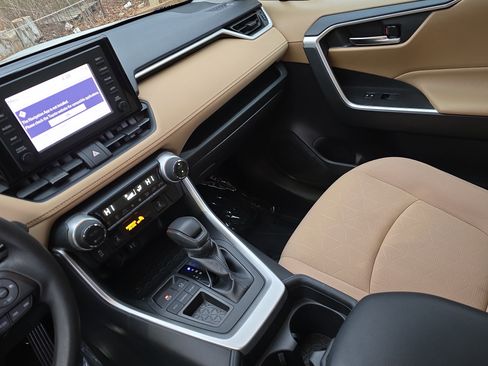 Used 2019 Toyota RAV4 XLE image 24