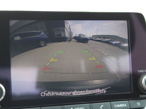 Used 2023 Nissan Rogue S image 33