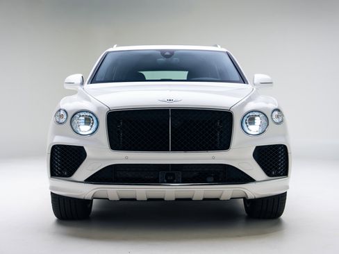 Used 2024 Bentley Bentayga image 12