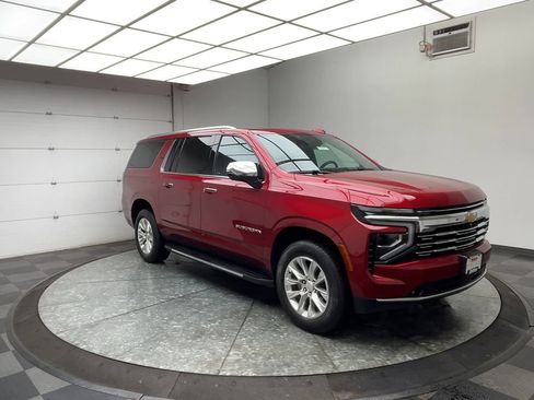 Certified 2025 Chevrolet Suburban Premier w/ Sun And Tow Package image 39