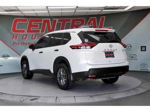 Certified 2025 Nissan Rogue S image 4