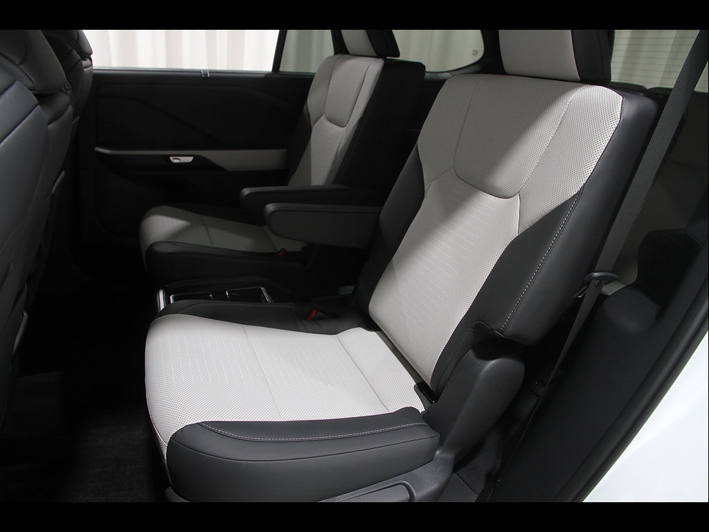 Used 2026 Lexus TX 500h AWD w/ Technology Package image 19