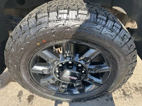 Used 2024 GMC Sierra 2500 AT4 w/ AT4 Premium Plus Package image 10