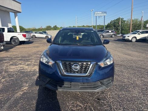 Used 2020 Nissan Kicks SV FWD image 2