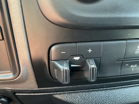 Used 2017 RAM 2500 Tradesman w/ Chrome Appearance Group AWD/4WD image 34