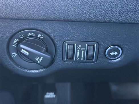 Used 2018 Dodge Charger SXT Plus image 28