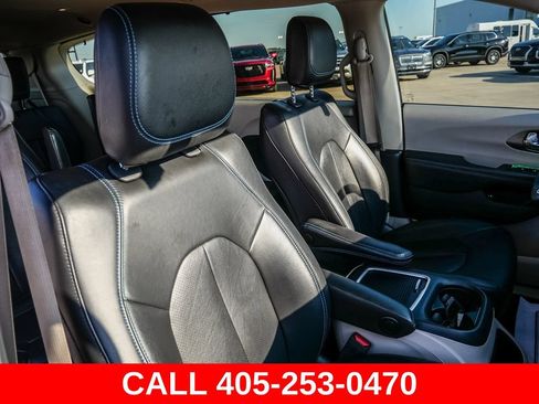 Used 2021 Chrysler Pacifica Touring-L FWD image 20