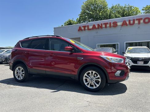 Used 2018 Ford Escape SE w/ SE Sync 3 Package AWD/4WD image 3